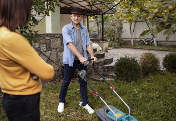 people-helping-each-other-community-min